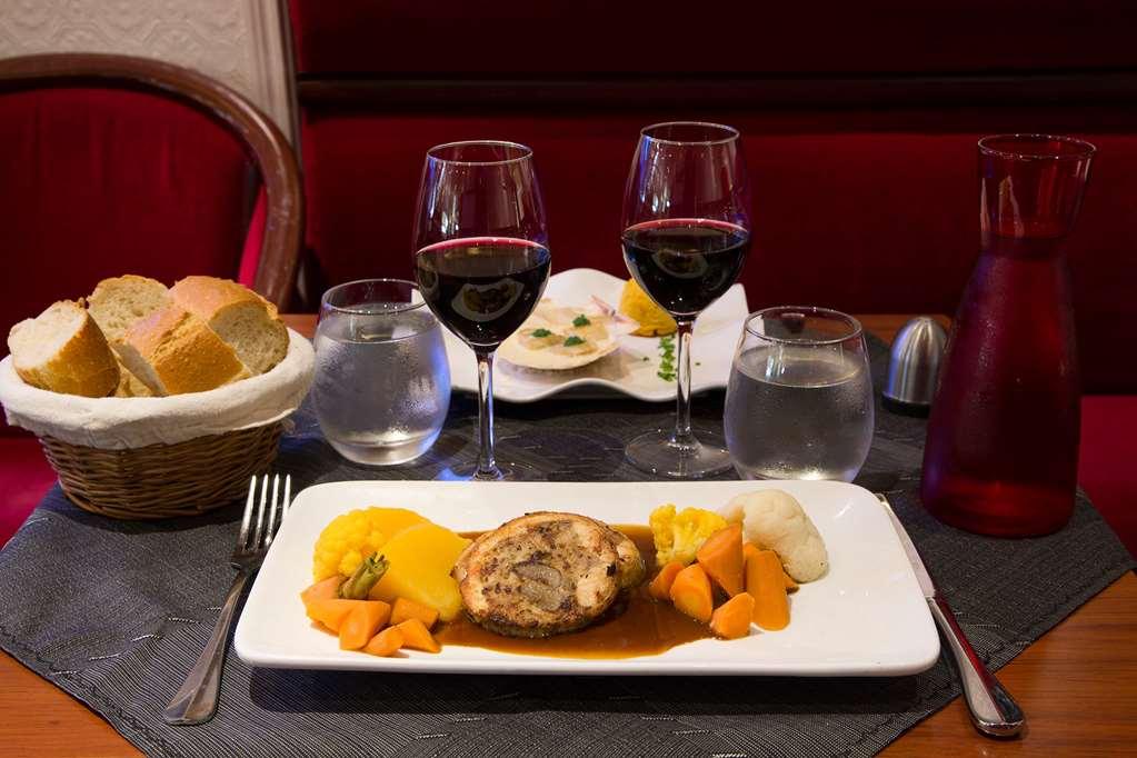 Brit Hotel Le Lion D'Or 시농 레스토랑 사진