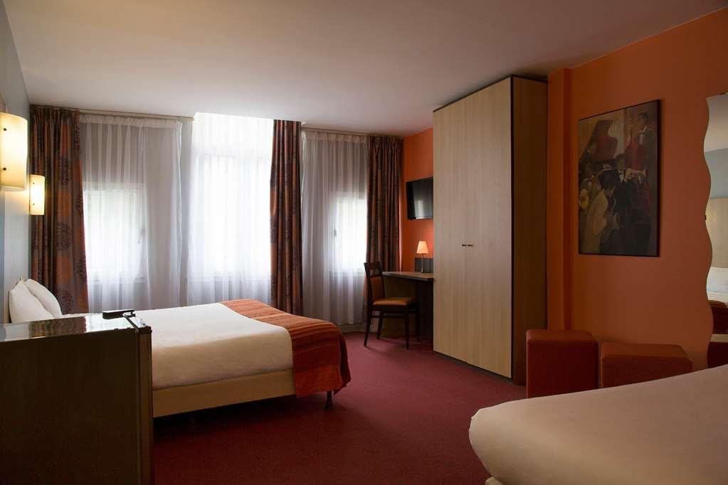 Brit Hotel Le Lion D'Or 시농 객실 사진