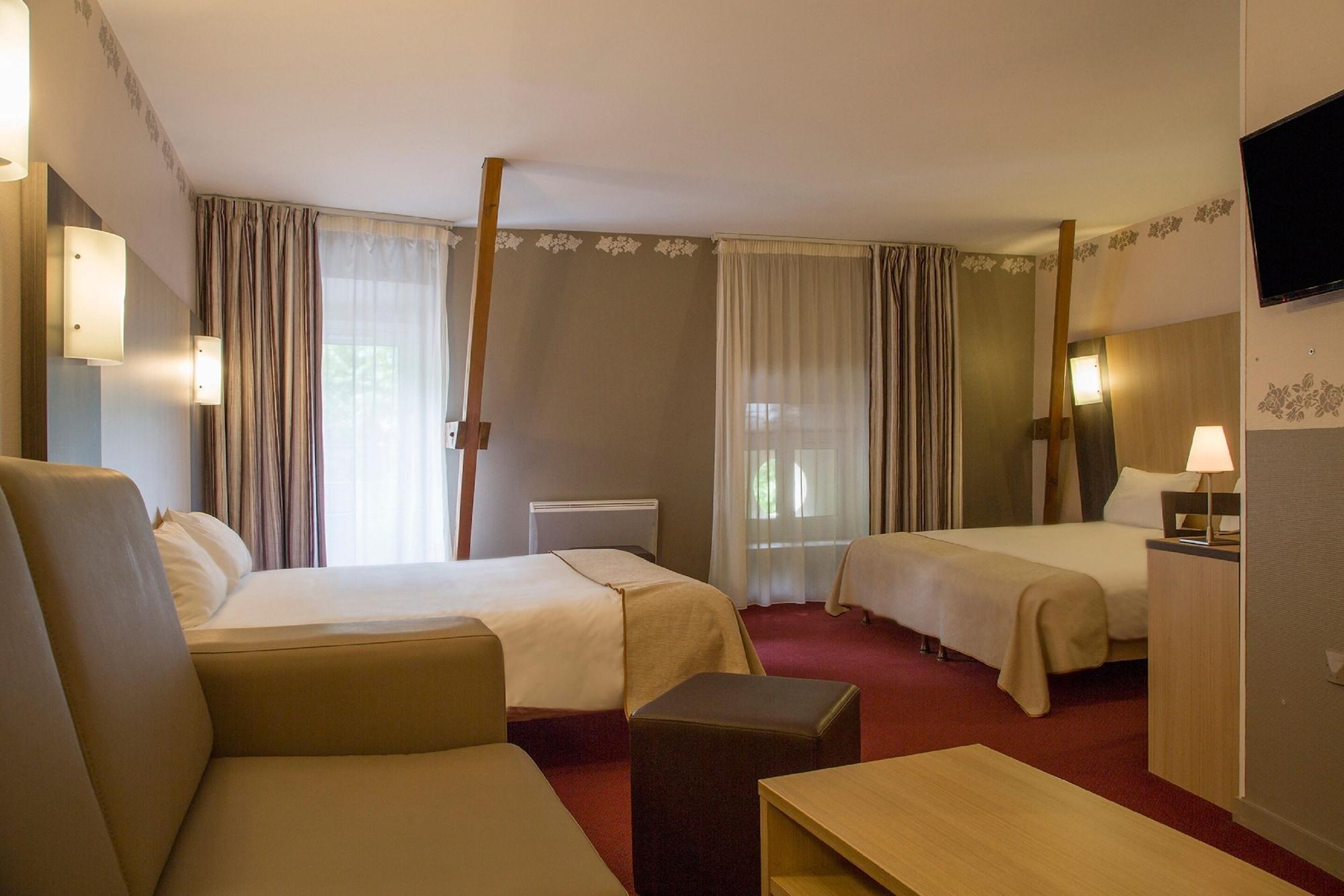 Brit Hotel Le Lion D'Or 시농 외부 사진
