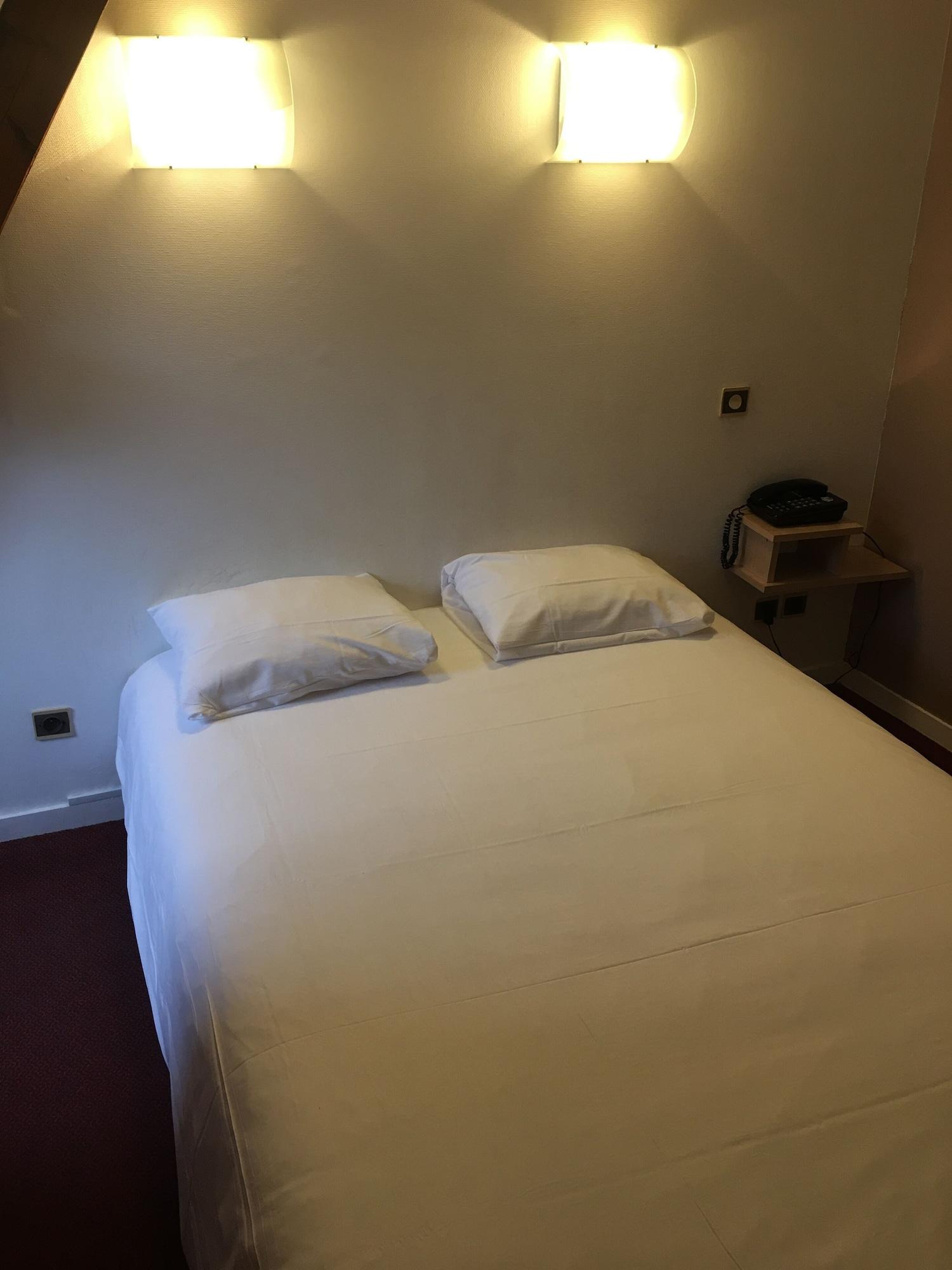 Brit Hotel Le Lion D'Or 시농 외부 사진