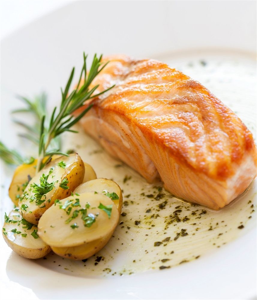 Brit Hotel Le Lion D'Or 시농 외부 사진