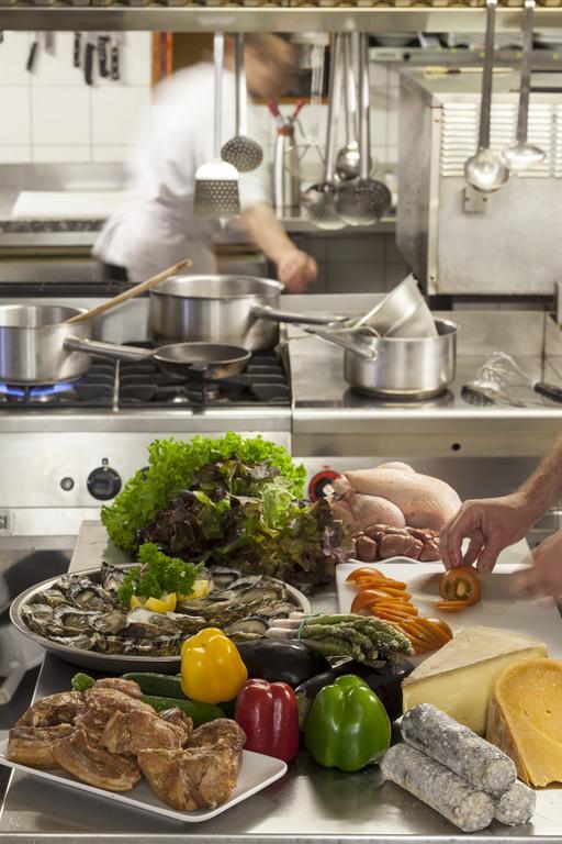 Brit Hotel Le Lion D'Or 시농 외부 사진
