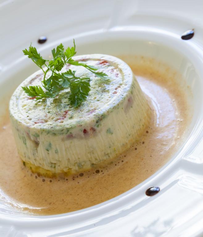 Brit Hotel Le Lion D'Or 시농 외부 사진